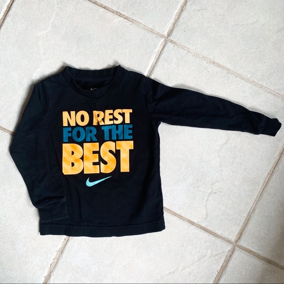 Nike • Long Sleeved Tee - Picture 2 of 5